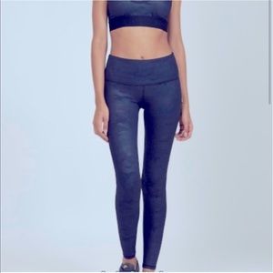 NOLI yoga vivid camo leggings M